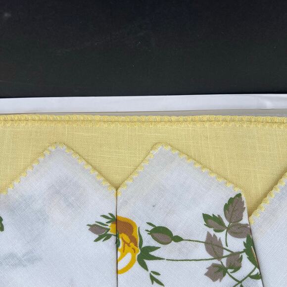 Vintage A Progress Creation placemat and floral napkins - Picture 3 of 4